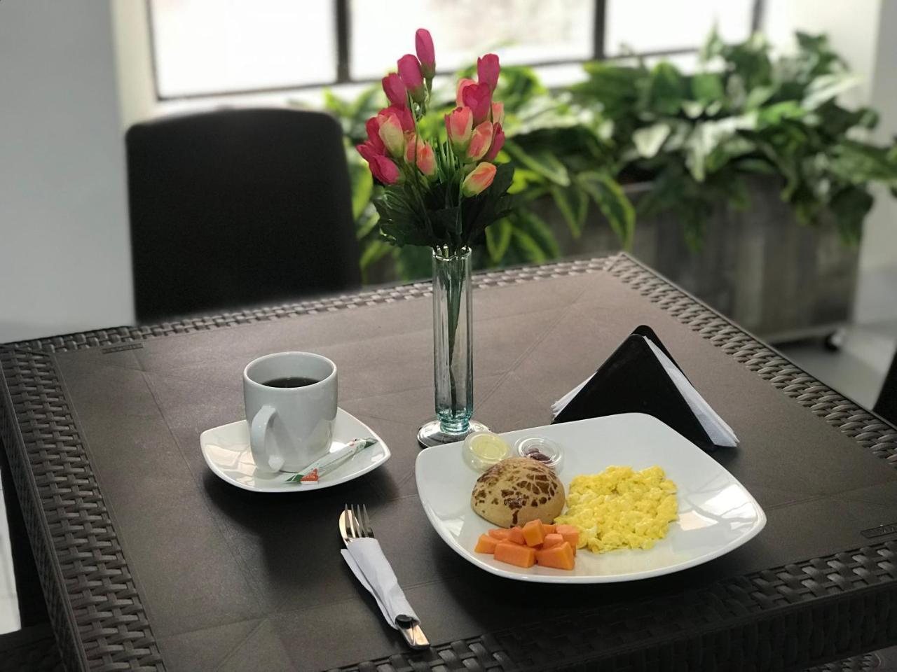 Hotel Reina Isabella 이피알레스 외부 사진
